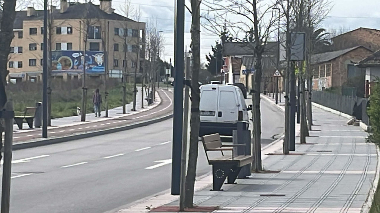 Una furgoneta pasa por el radar situado en la zona de Les Bellotines