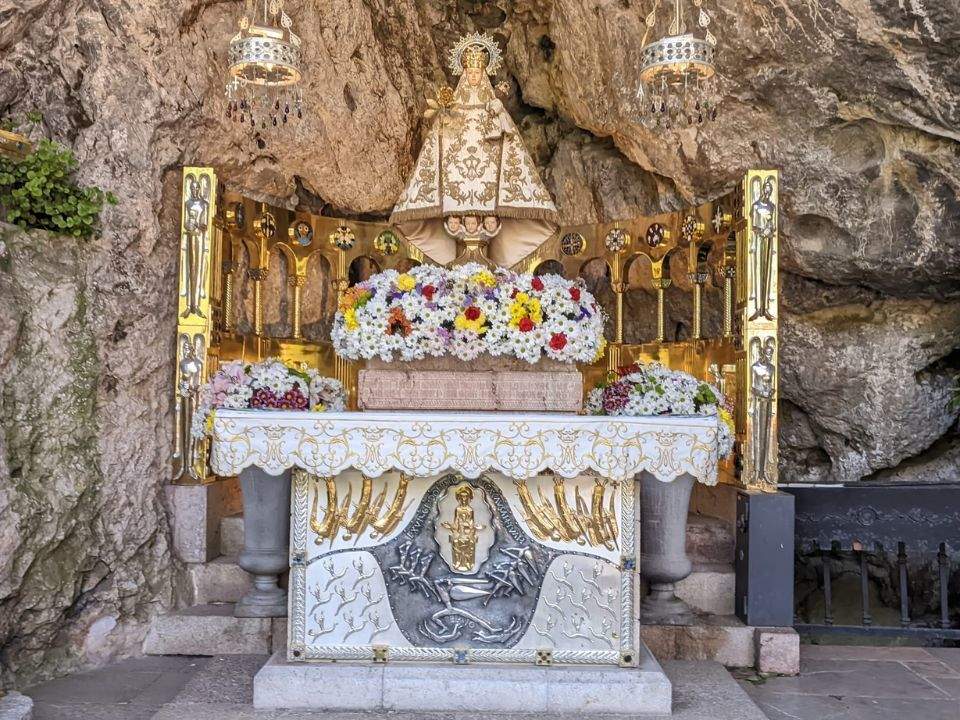 Capilla y Virgen de Covadonga