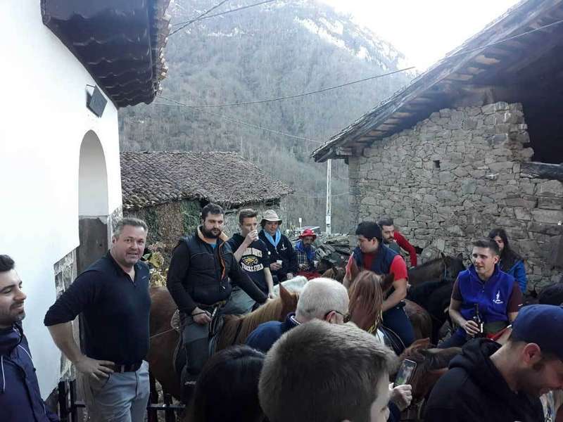 mozos-caballos-aguinaldo-ponga