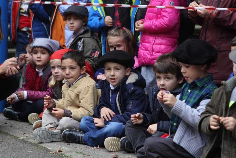 casta&ntilde;es y sidra dulce en el reconquista de cangas de onis