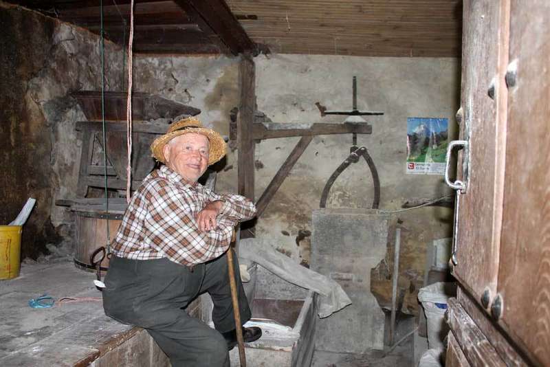 antonio-soto-moliendo-en-parres