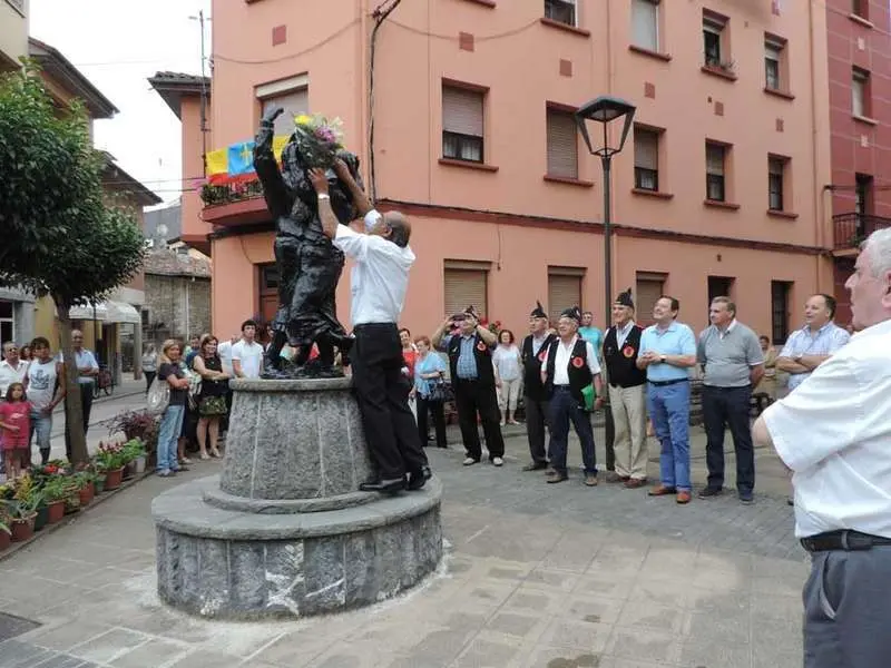 homenaje La Peruyal web.jpg