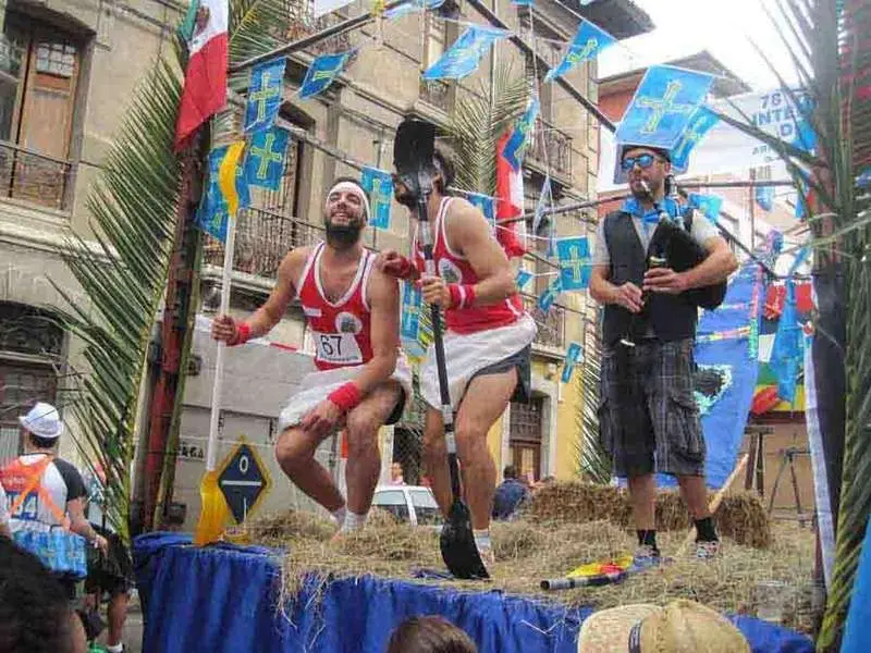 desfile portada pelayo web.jpg