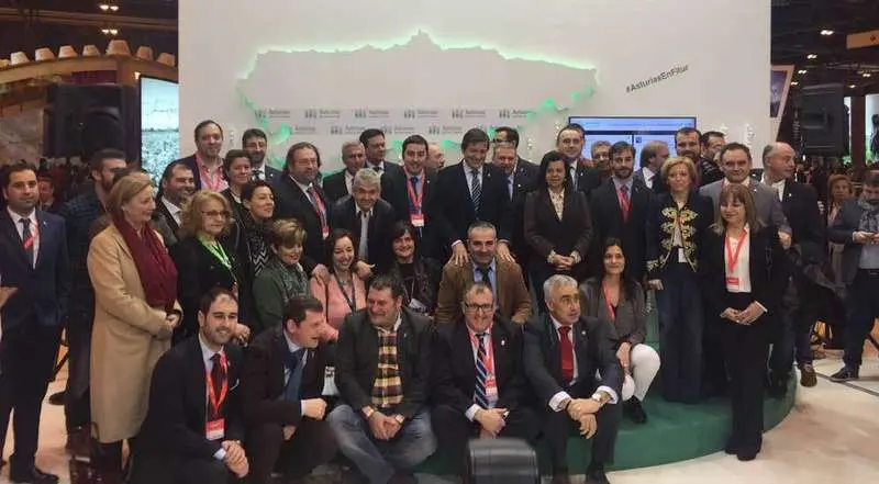 fitur-dia-asturias-alcaldes-presidente-fernandez