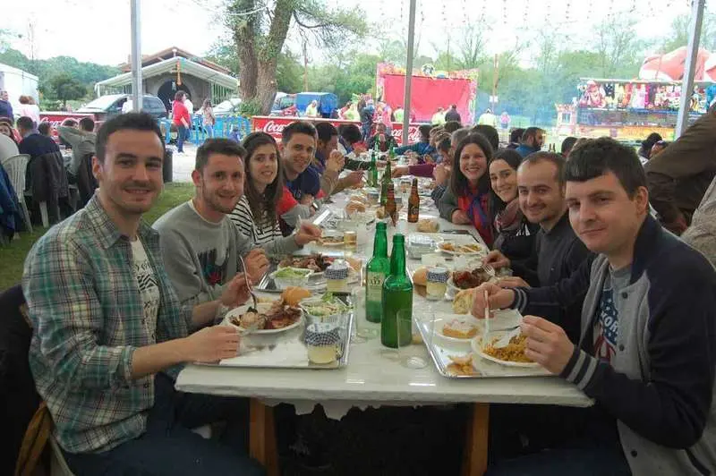 comida-popular-fiesta-meres.jpg