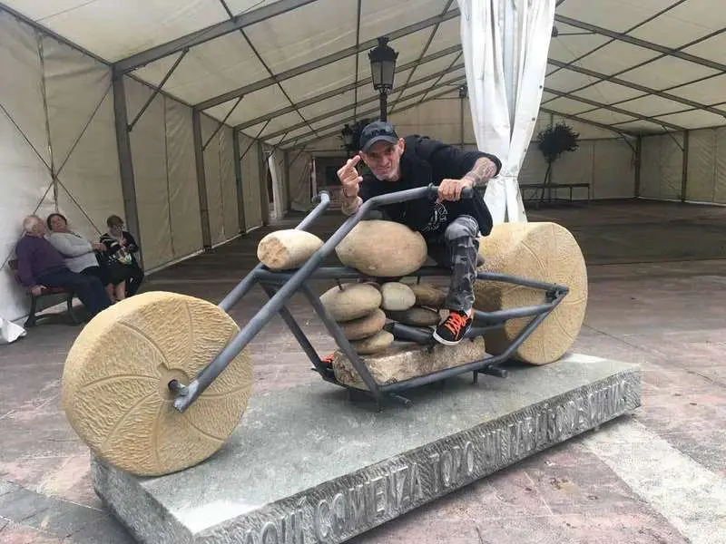 travespera-escultura-moto.jpg