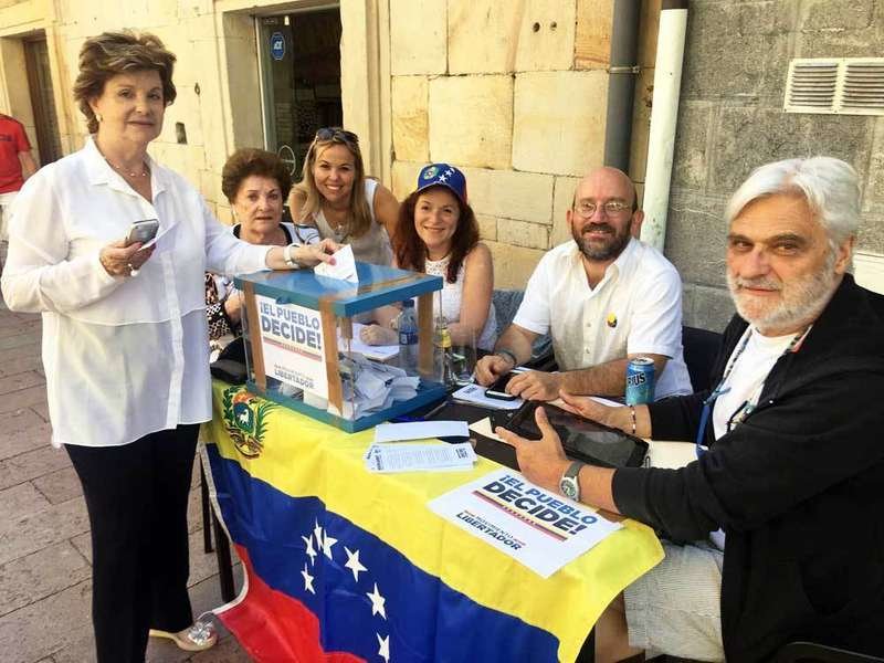 venezolanos-votan-contra-maduro-en-asturias.jpg