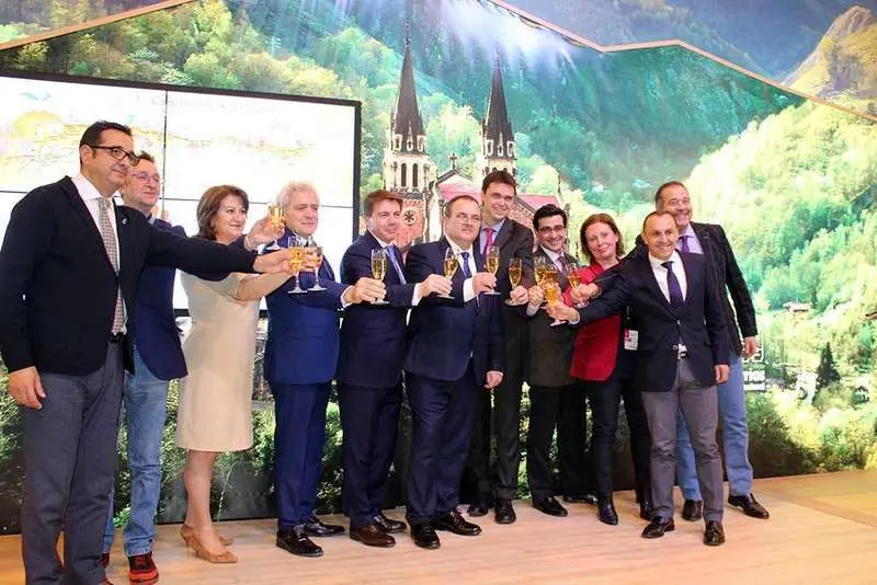 fitur-asturias-brindis-dop.jpg
