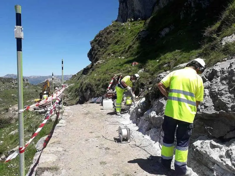 obras-pista-mantegas-onis.jpg