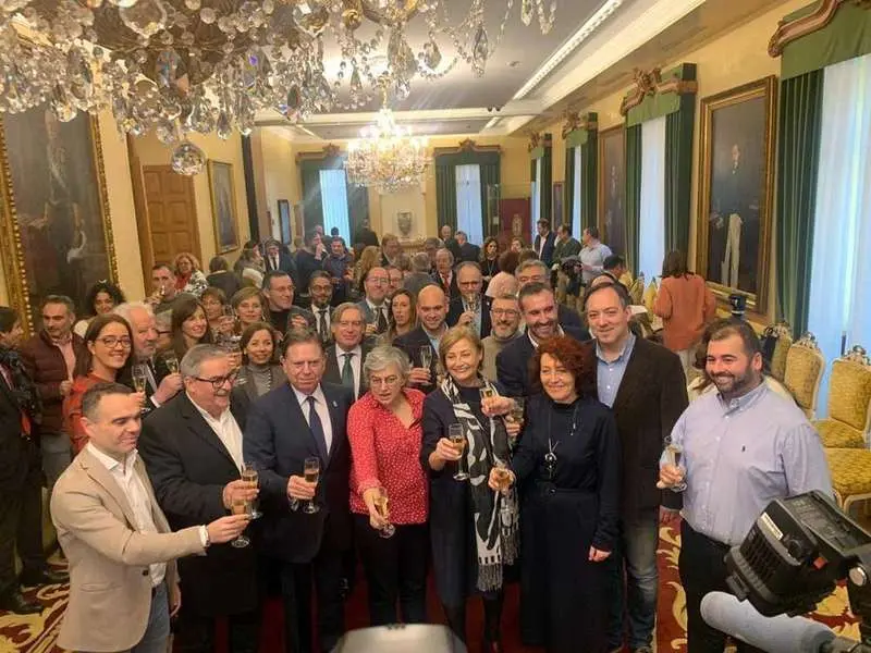 brindis-alcaldes-gijon-01