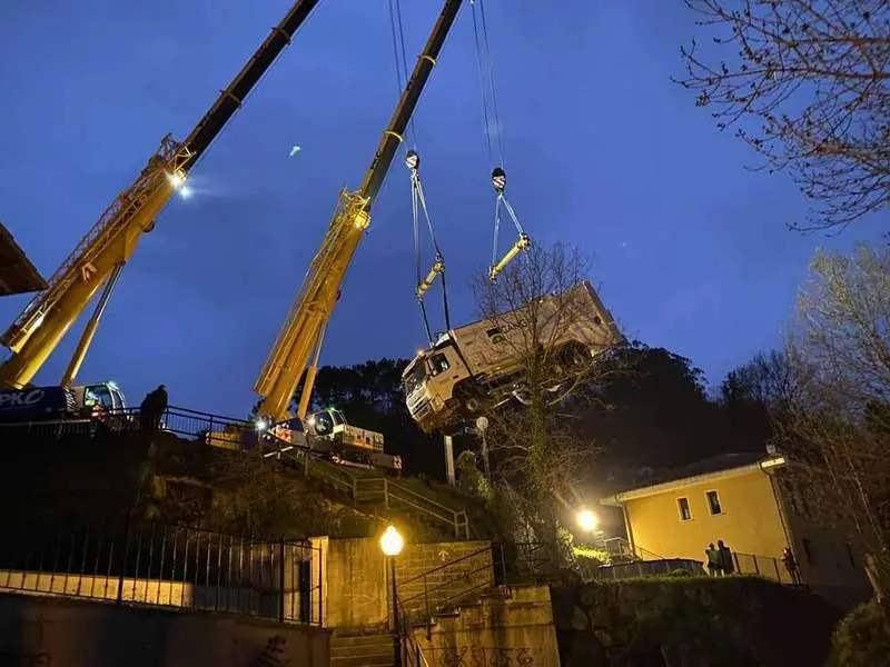 rescate-camion-basura-cangas-02