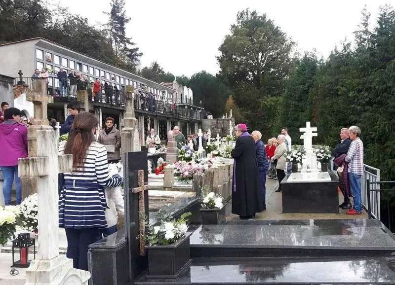 arzobispo-cementerio-cangas-02
