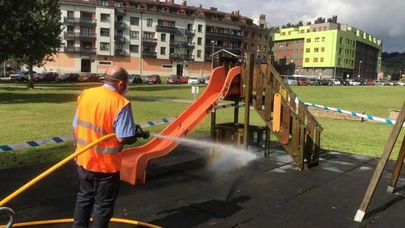 vilaviciosa-limpieza-parque-infantil