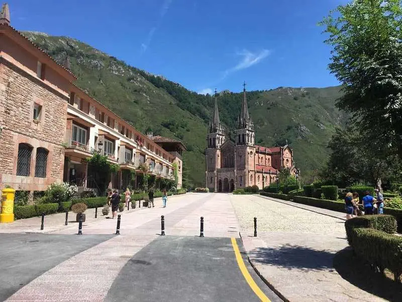 explanada-covadonga-via-sacra