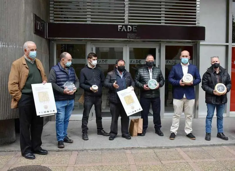 dop-quesos-asturias-leche-cruda-02