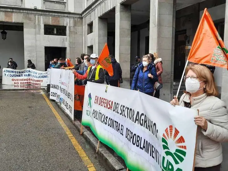 ganaderos-contra-el-lobo-oviedo-04
