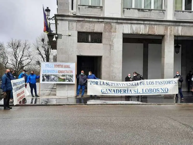 ganaderos-contra-el-lobo-oviedo-19
