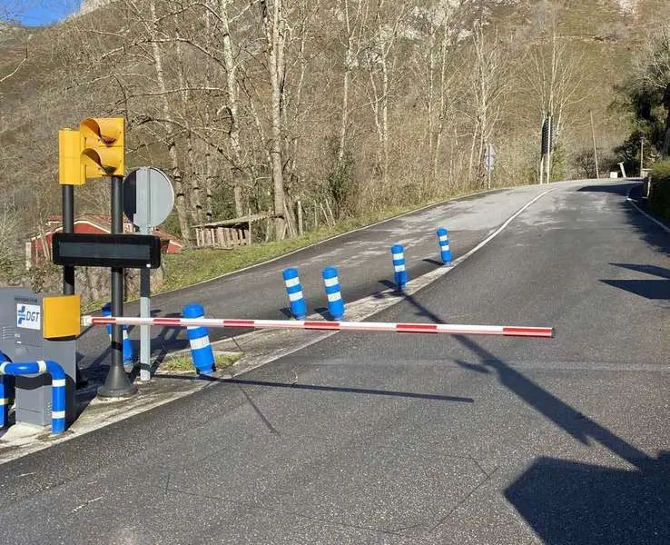 barrera-carretera-lagos-covadonga-03