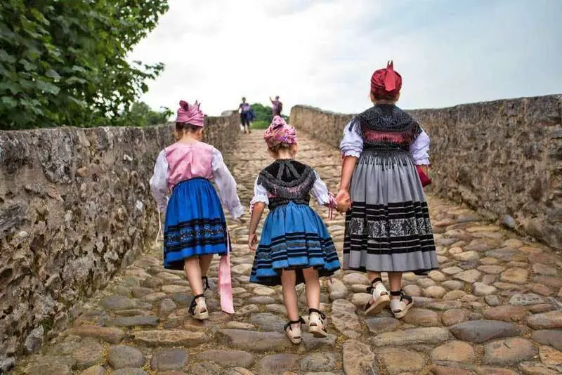 cangas-onis-turismo-somos-san-antoniu-laura-coviella