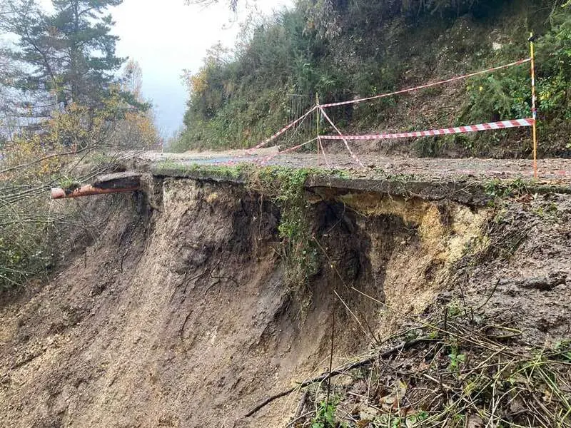 camino-cueva-oscura-onis