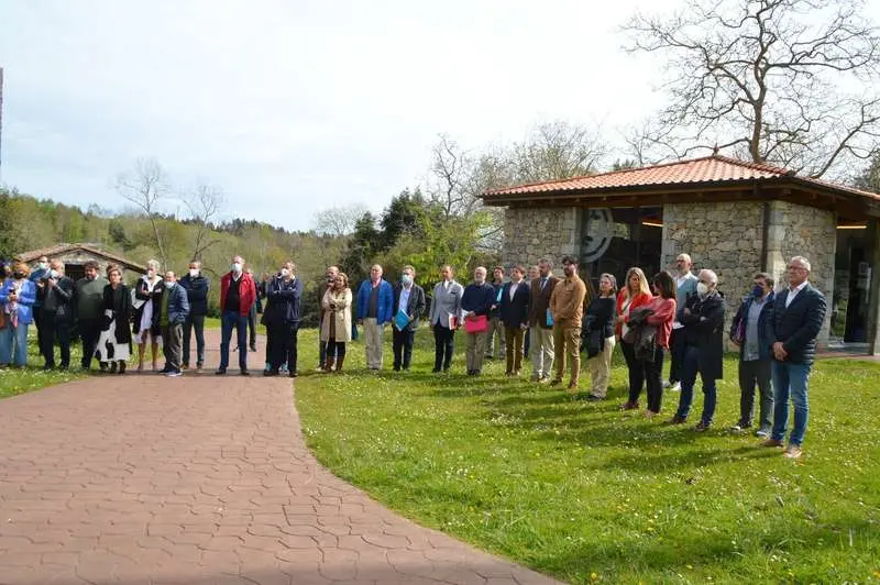 92c77943-83f2-434c-b52a-a2ba944187f0