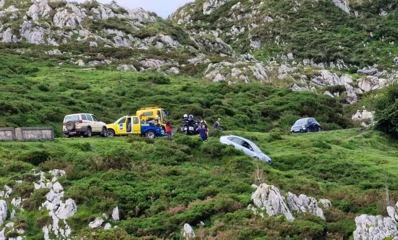 coche-carretera-lagos
