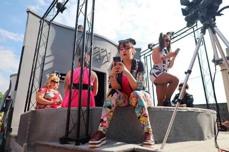 El grupo hizo cr&iacute;tica de una sociedad abducida por las pantallas