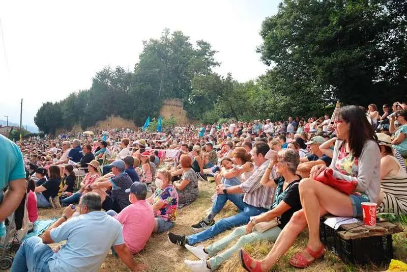 El p&uacute;blico llen&oacute; Valdesoto para disfrutar de las carrozas