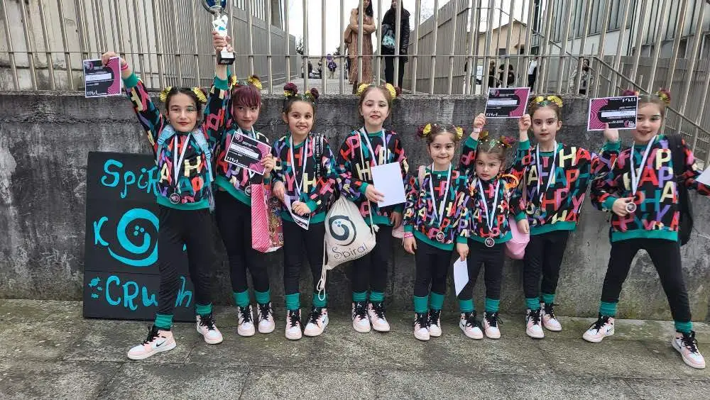Las Spiral Kids Crush, agrupaci&oacute;n  de Cangas de On&iacute;s ganadora de la medalla de plata en la categor&iacute;a Baby