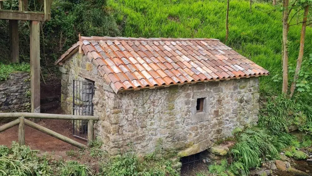 Imagen de la rehabilitaci&oacute;n del molino de Tazones.