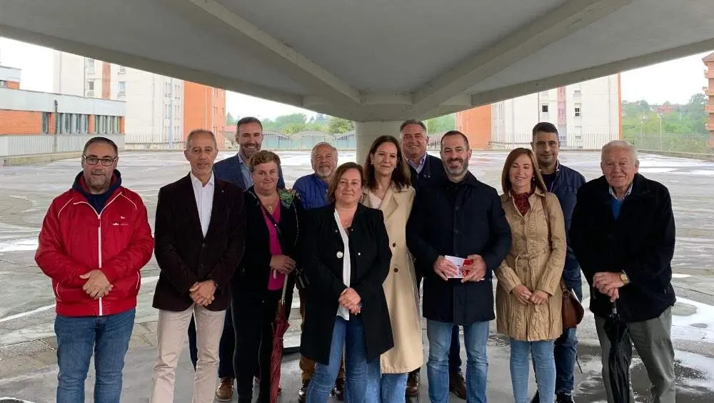 el candidato y actual alcalde, &Aacute;ngel Garc&iacute;a "Cepi", con los miembros de la candidatura Pergentino Mart&iacute;nez, Jes&uacute;s Abad, Pilar Santianes, Alberto Pajares, Ana Rosa Nosti, Jos&eacute; Luis D&iacute;az, Patricia Antu&ntilde;a, Alejandro Villa, Mar&iacute;a Jos&eacute; Fern&aacute;ndez, Javier Rodr&iacute;guez y Juan Mart&iacute;nez.