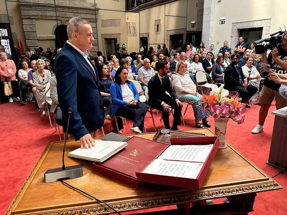 toma-posesion-alcalde-llanes-2023-06