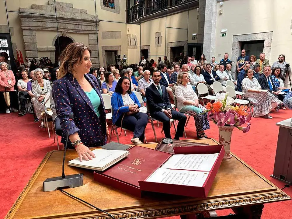 toma-posesion-alcalde-llanes-2023-09