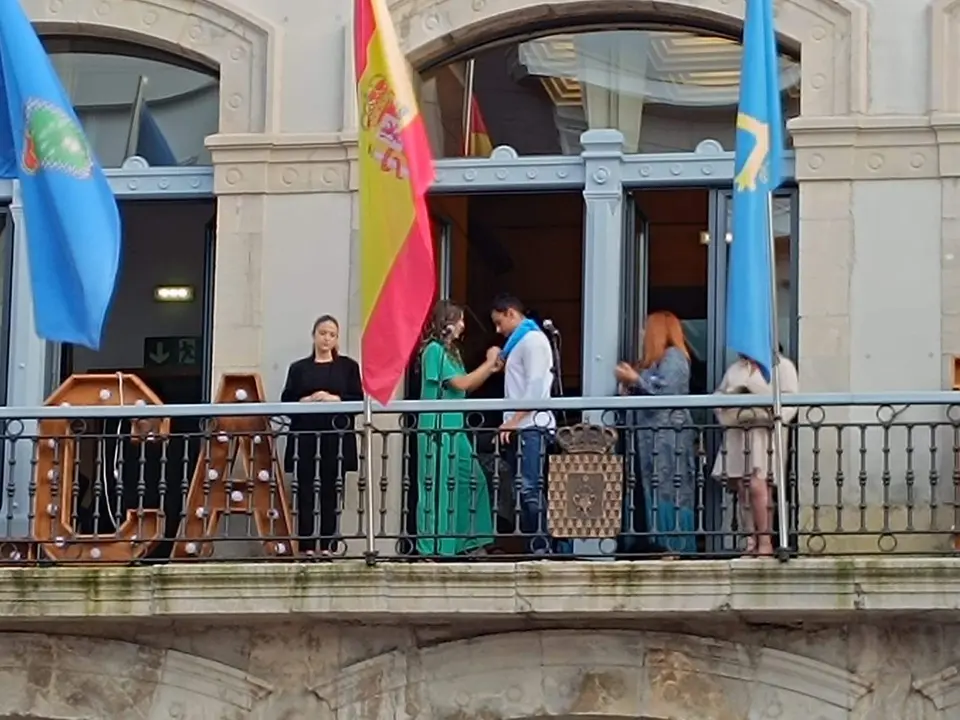 pregon-carmin-pola-panuelo-pregonero