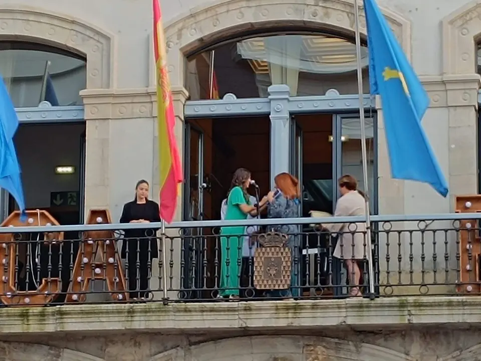 pregon-carmin-pola-panuelo