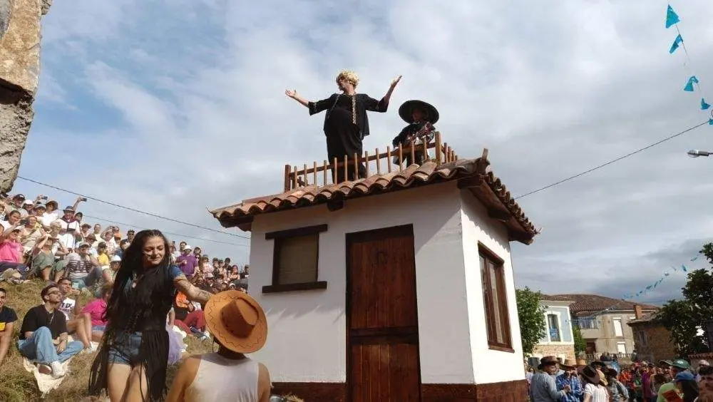 carrozas-valdesoto-pena-el-chole-2