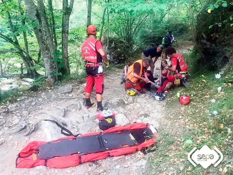 rescate-rio-dobra-cangas-onis