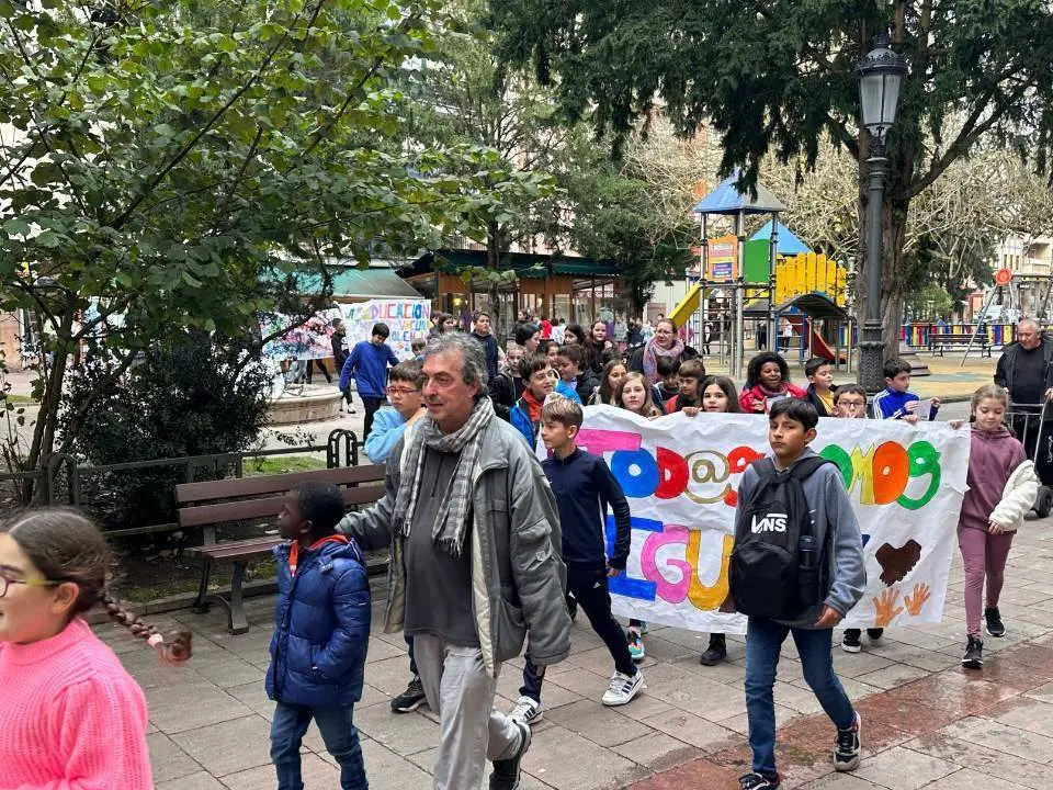marcha-escolar-violencia-genero-cangas-onis (8)