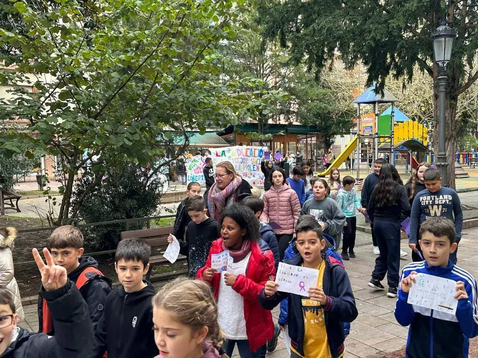 marcha-escolar-violencia-genero-cangas-onis (9)