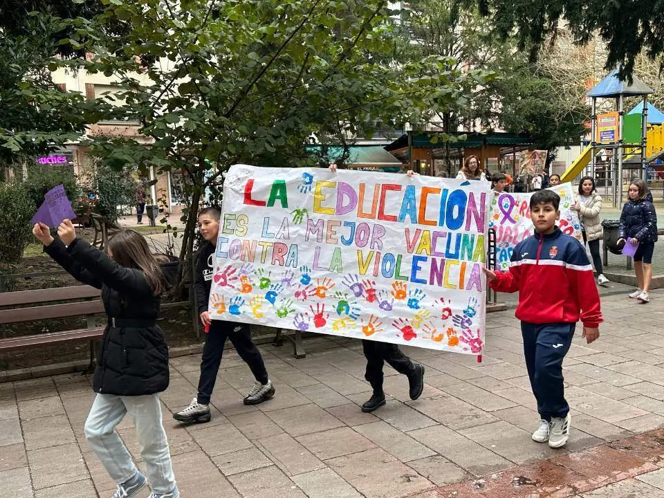 marcha-escolar-violencia-genero-cangas-onis (10)