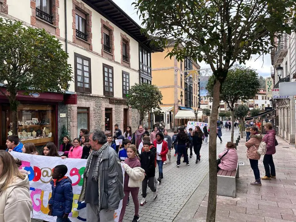 marcha-escolar-violencia-genero-cangas-onis (11)