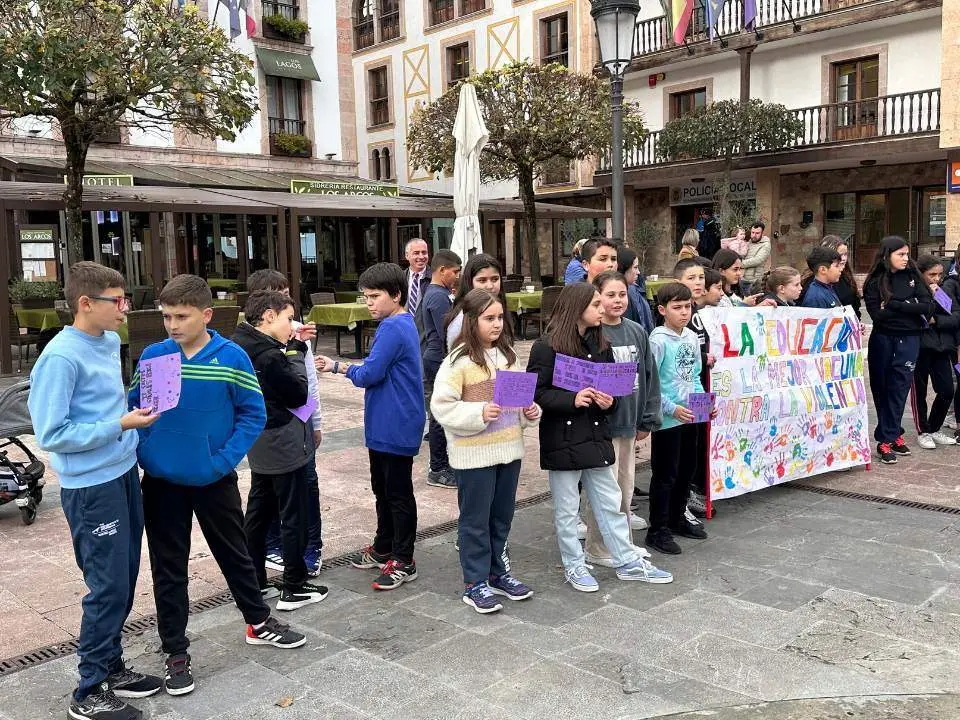 marcha-escolar-violencia-genero-cangas-onis (19)