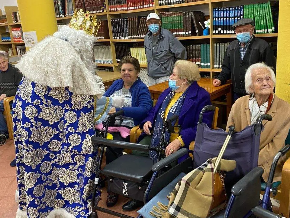 visita-reyes-hogar-becena3