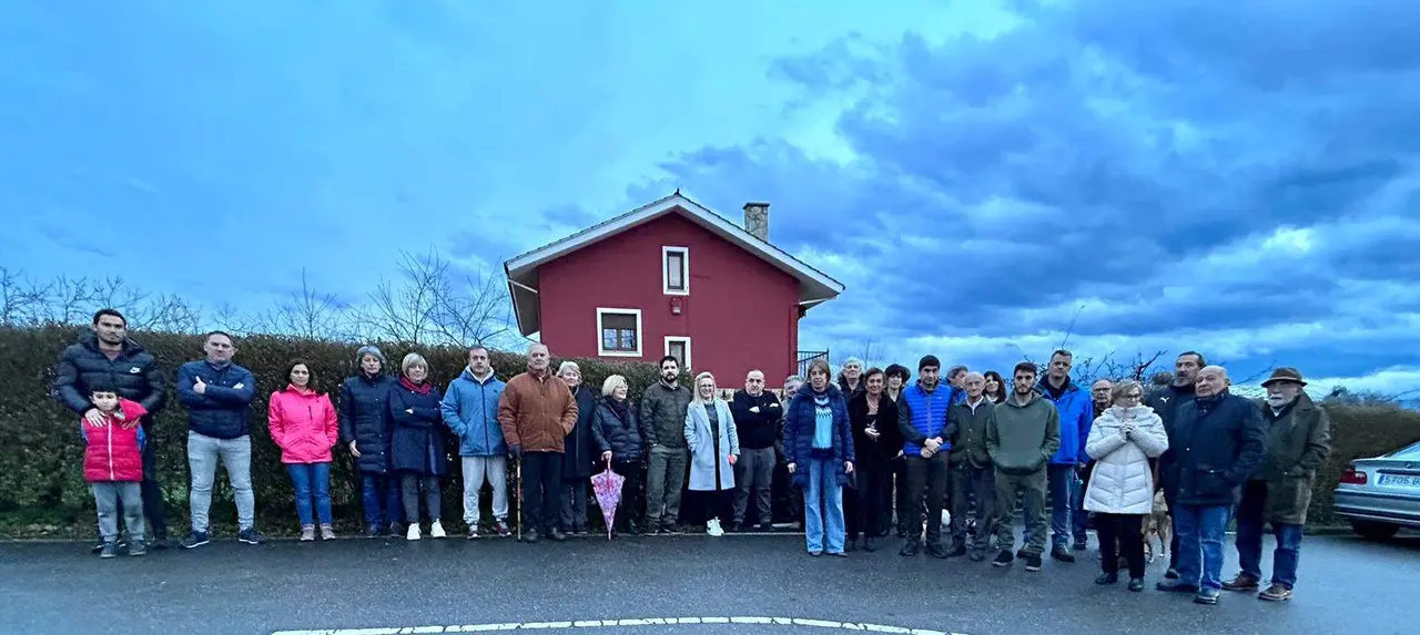 Miembros del PP de Llanera con vecinos de Pruvia y Soto