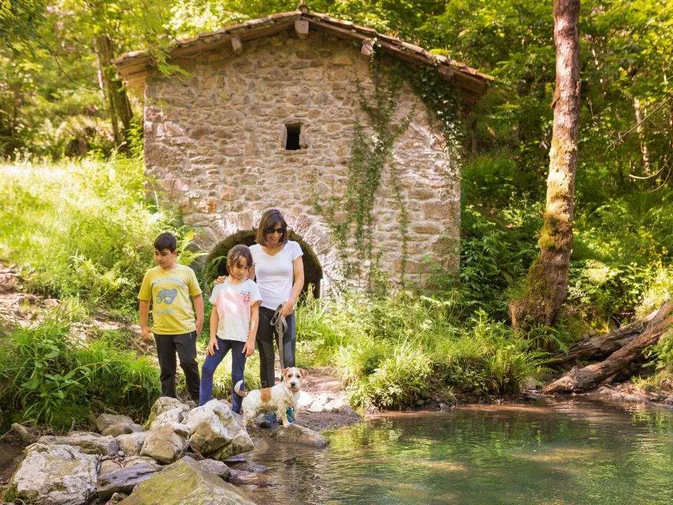 senda-molinos-bimenes-viajar-mascota-asturias