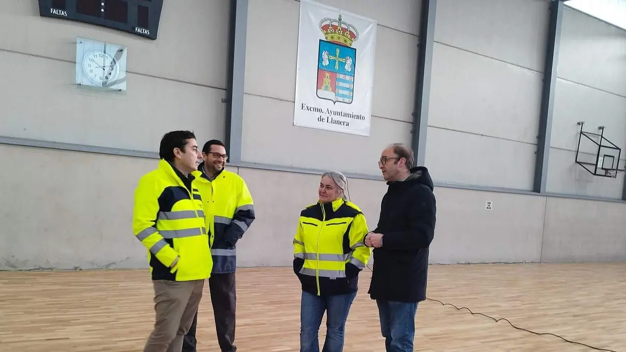 Gerardo Sanz con la concejala de obras, Eva Mar&iacute;a P&eacute;rez, el coordinador de cultura, Antonio de Luis Solar, y el Jefe de Infraestructuras, Christian Merino,