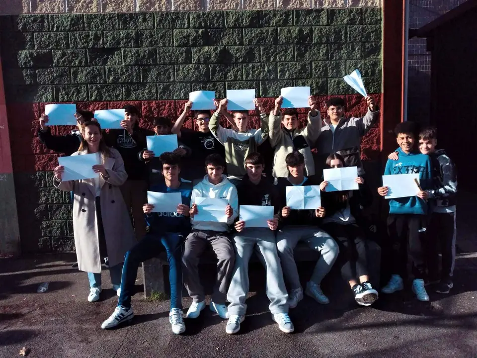 Alumnos del IES Nora en un momento de las actividades