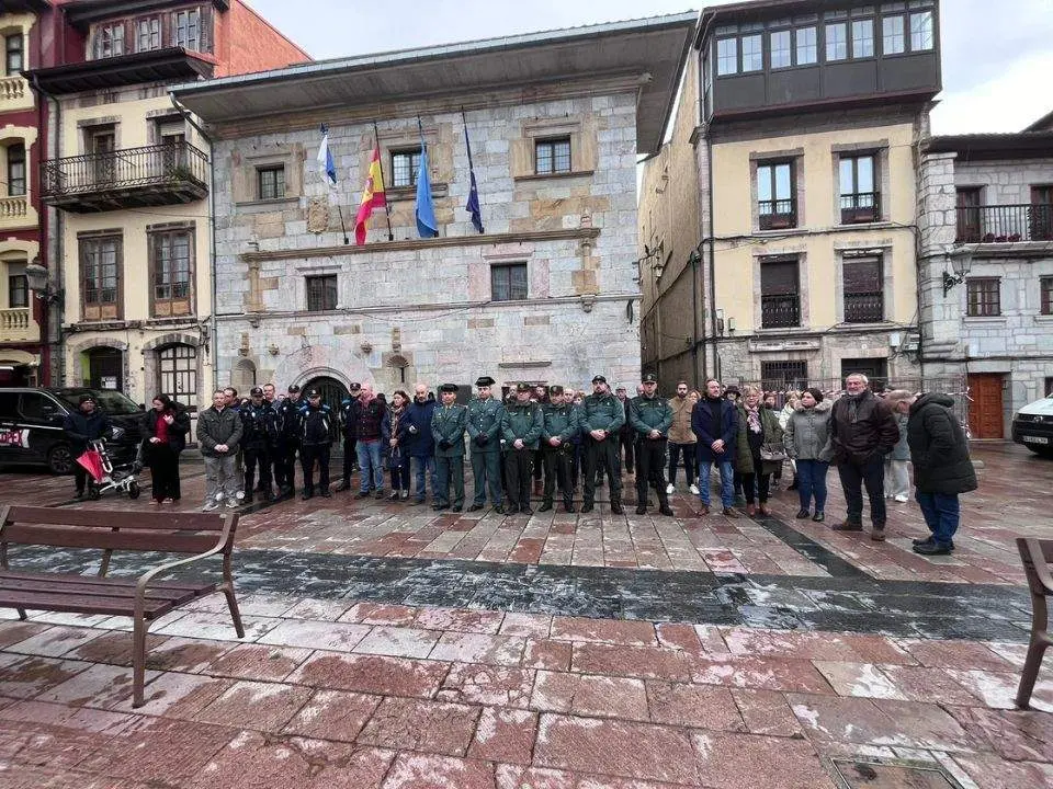 minuto-silencio-ribadesella-guardias-civiles-barbarte