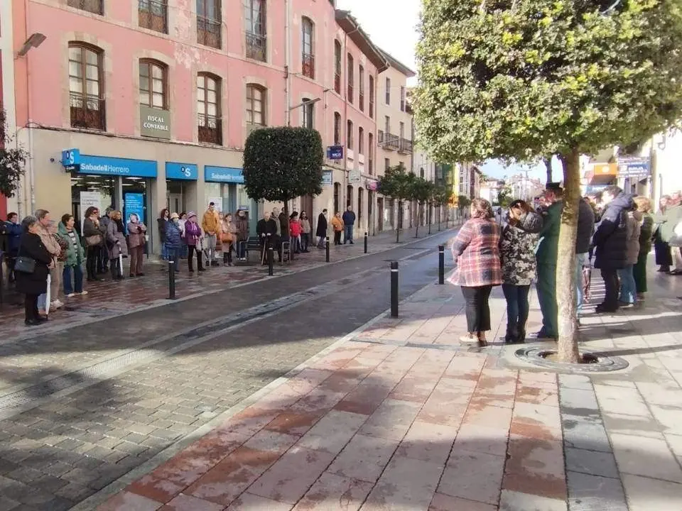 minuto-silencio-llanes-asesinato-barbate