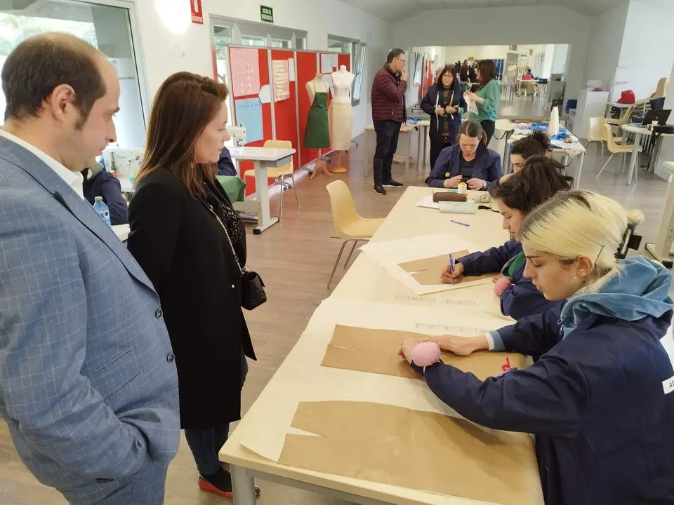 El concejal de empleo, Marcos &Oacute;scar Mart&iacute;nez, con la t&eacute;cnica municipal del &aacute;rea de empleo, M&oacute;nica Iglesias